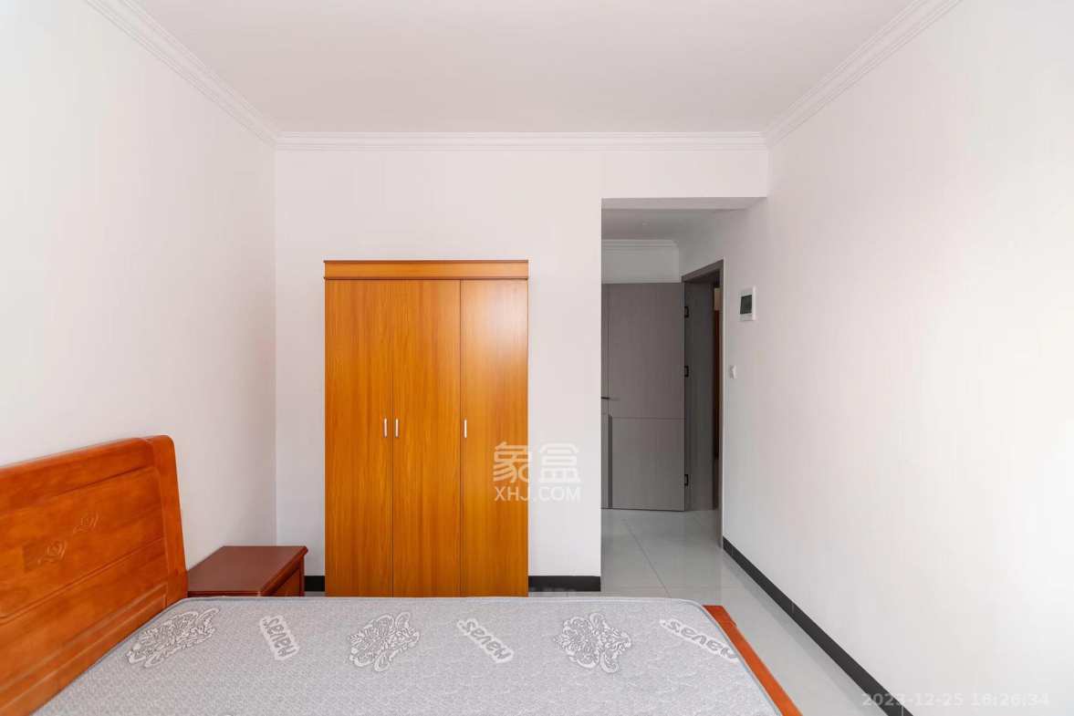 荣盛岳麓峰景 4室2厅1卫 2600.0元/月 荣盛岳麓峰景 4室2厅1卫 2600.0元/月室内图