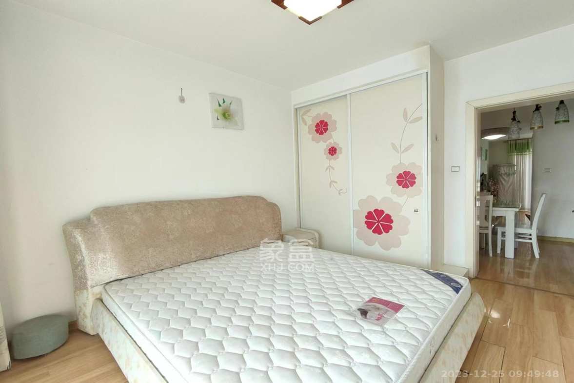 金色山庄  2室2厅1卫    2500.0元/月 金色山庄  2室2厅1卫    2500.0元/月室内图