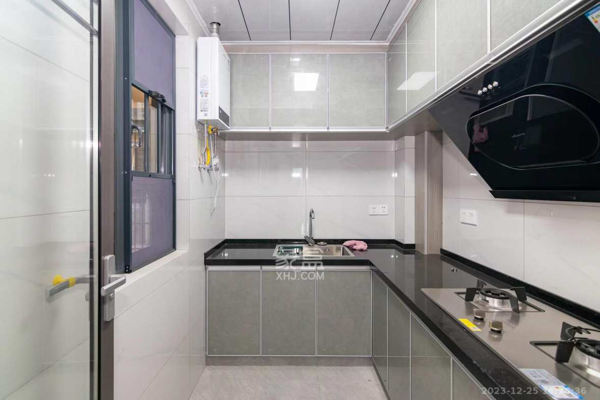 荣盛岳麓峰景 4室2厅1卫 2600.0元/月 荣盛岳麓峰景 4室2厅1卫 2600.0元/月室内图