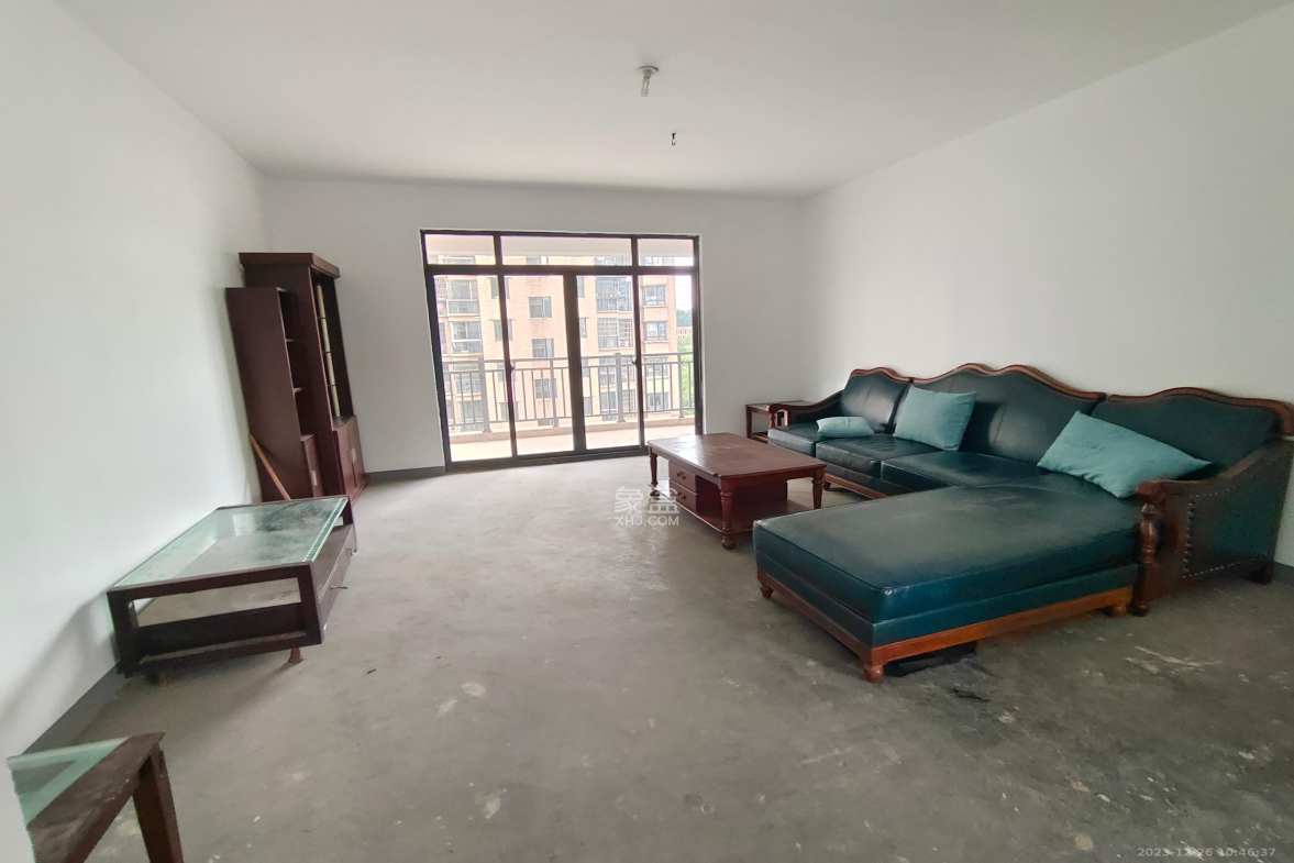 八方小区D区  5室2厅2卫    4500.0元/月 八方小区D区  5室2厅2卫    4500.0元/月室内图