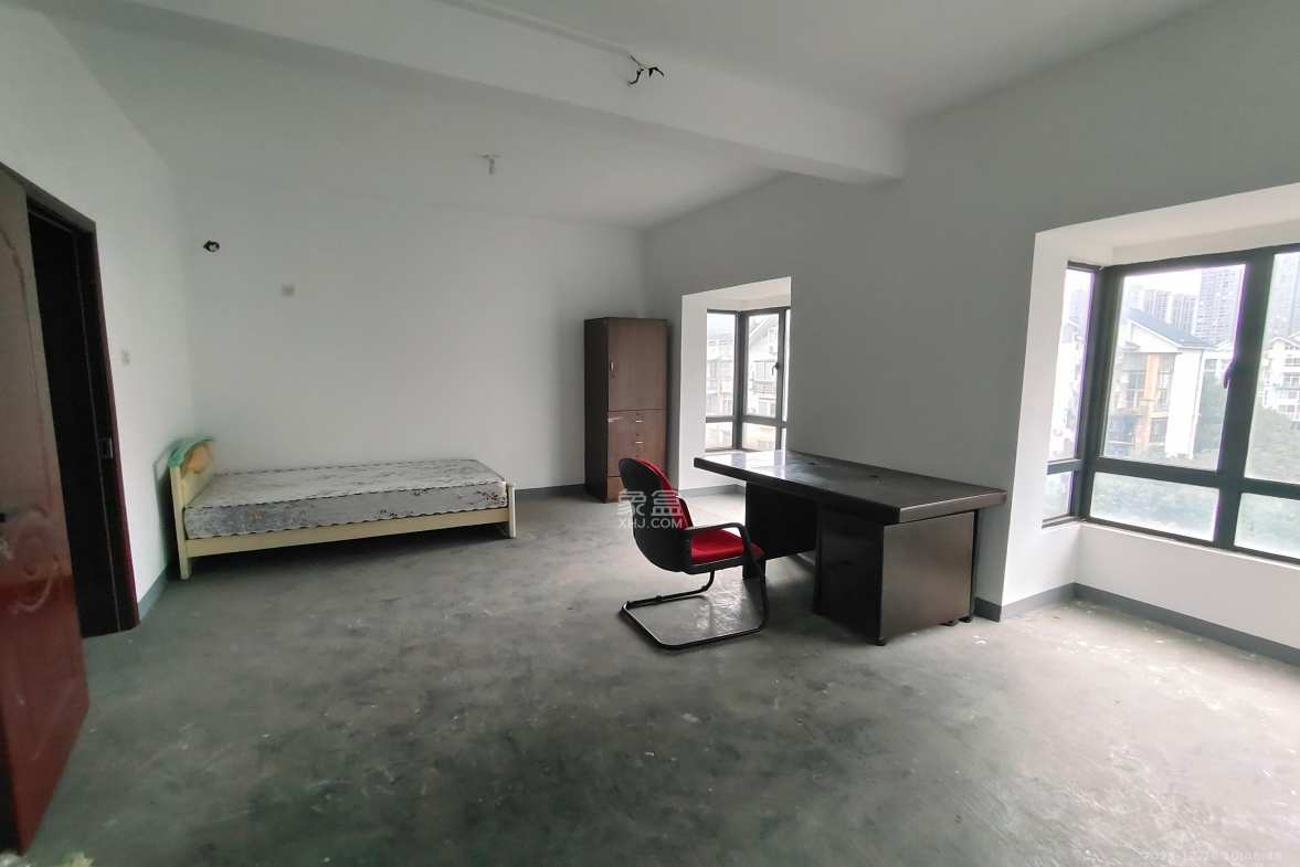 八方小区D区  5室2厅2卫    4500.0元/月 八方小区D区  5室2厅2卫    4500.0元/月室内图