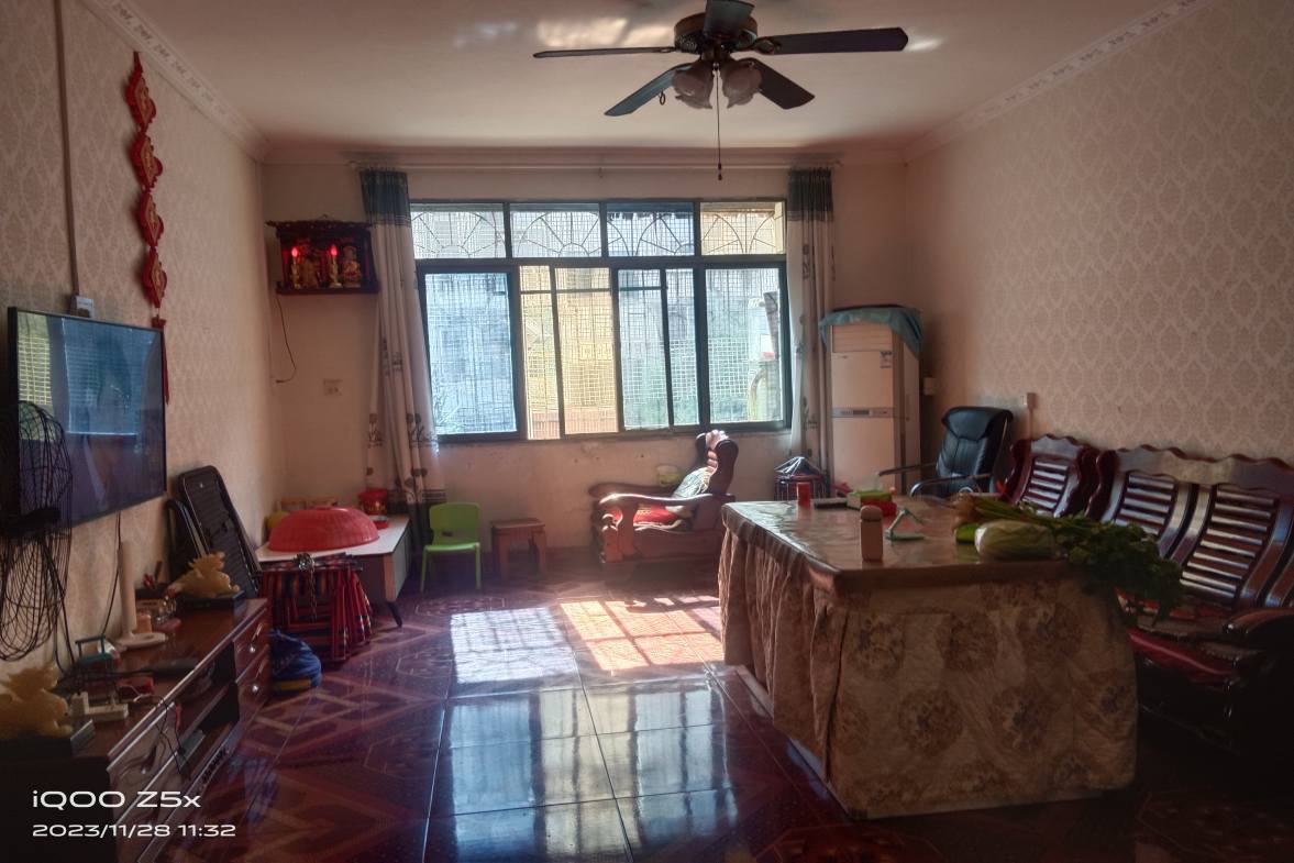 涟钢散盘  3室2厅1卫    26.8万客厅