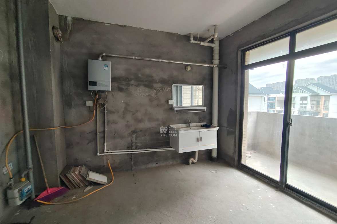 八方小区D区  5室2厅2卫    4500.0元/月 八方小区D区  5室2厅2卫    4500.0元/月室内图