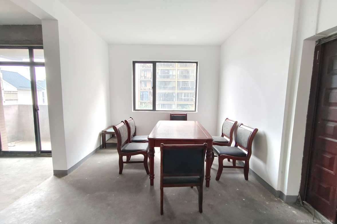 八方小区D区  5室2厅2卫    4500.0元/月 八方小区D区  5室2厅2卫    4500.0元/月室内图