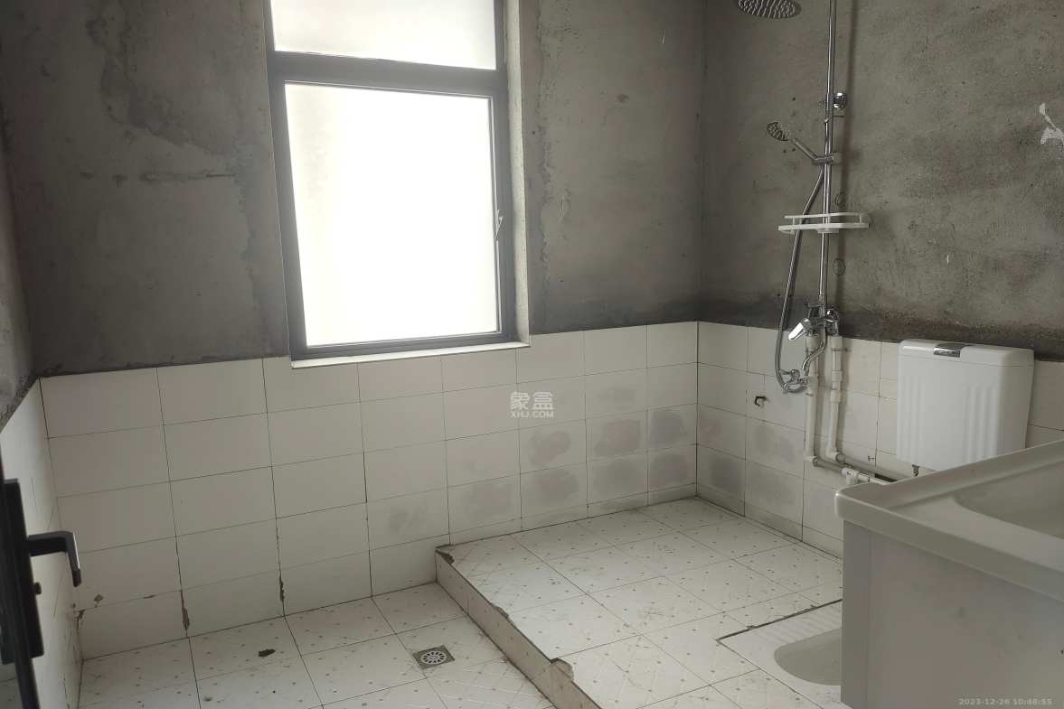 八方小区D区  5室2厅2卫    4500.0元/月 八方小区D区  5室2厅2卫    4500.0元/月室内图