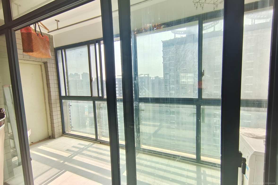 湘江世纪城鸿江苑  3室2厅2卫   3600.00元/月室内图