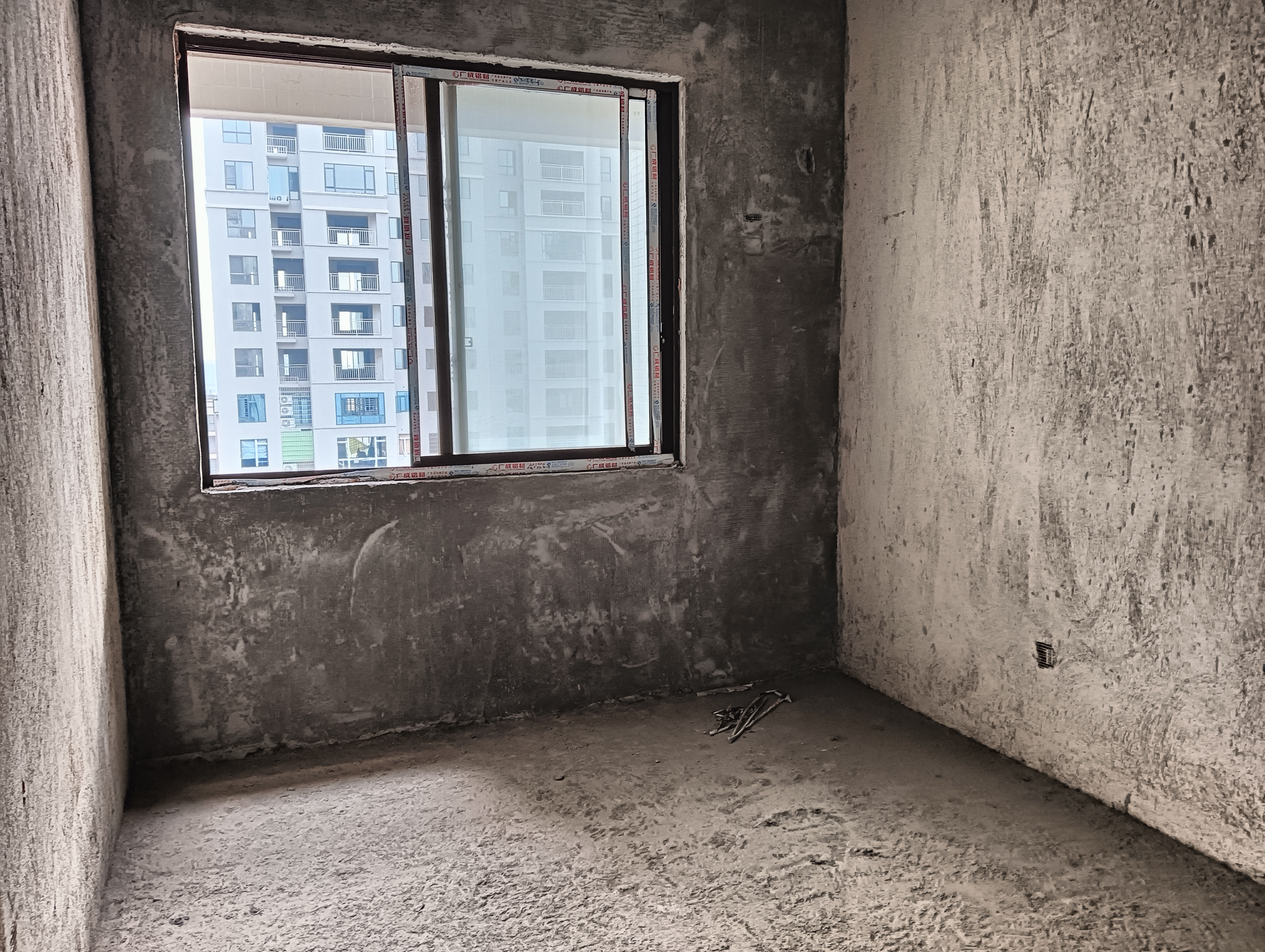 金御中央  4室2厅2卫    66.8万