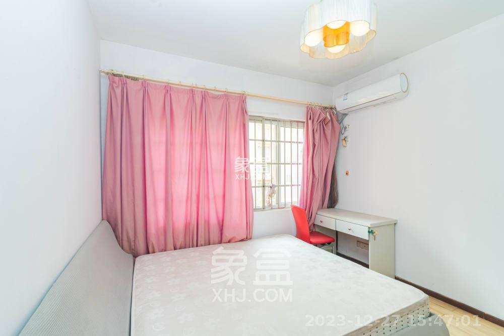 圣爵菲斯 3室2厅2卫 2400.0元/月 圣爵菲斯 3室2厅2卫 2400.0元/月室内图