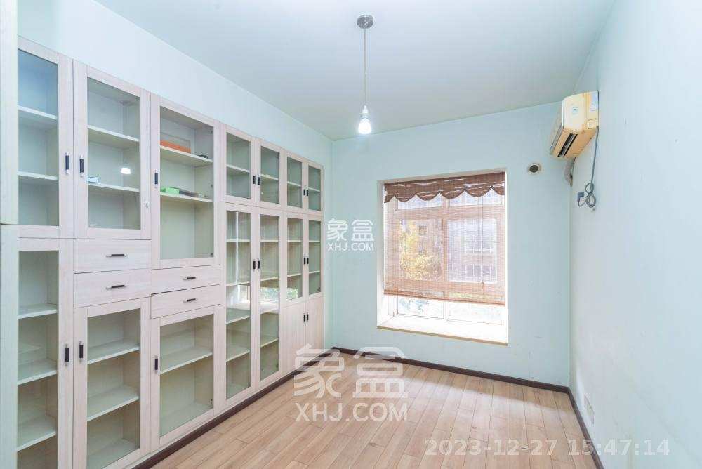 圣爵菲斯 3室2厅2卫 2400.0元/月 圣爵菲斯 3室2厅2卫 2400.0元/月室内图