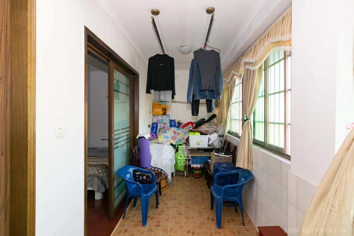 黄金乡金沙村废旧大市场 3室2厅2卫 1800.0元/月 黄金乡金沙村废旧大市场 3室2厅2卫 1800.0元/月室内图