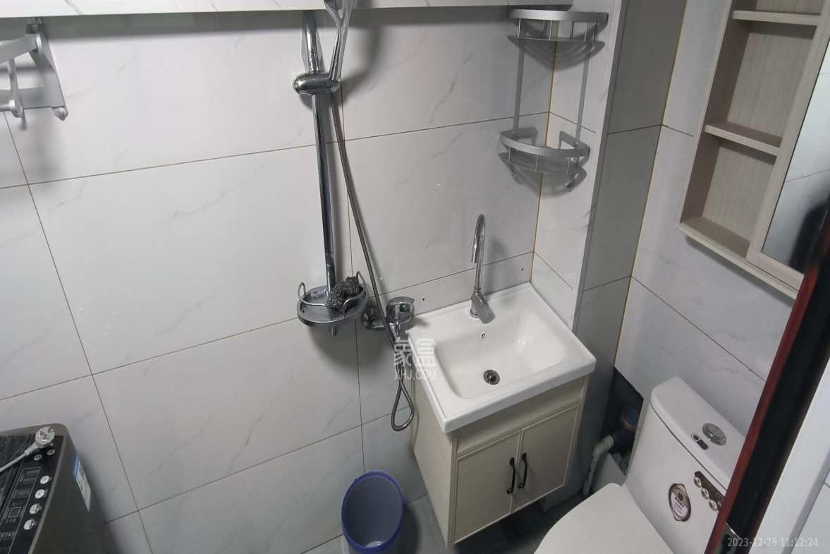 弘坤云寓  1室1厅1卫    1300.0元/月室内图