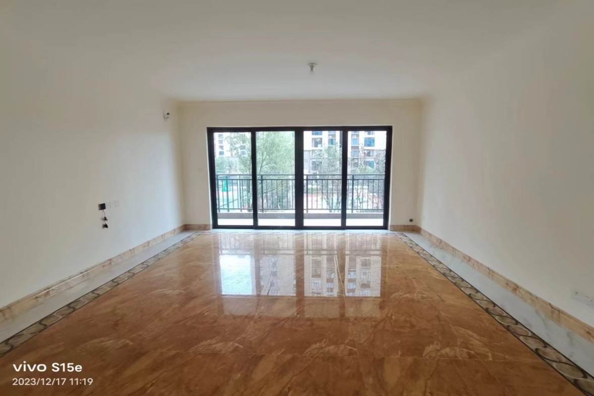 碧桂园豪园-二期  3室2厅2卫    90.8万客厅