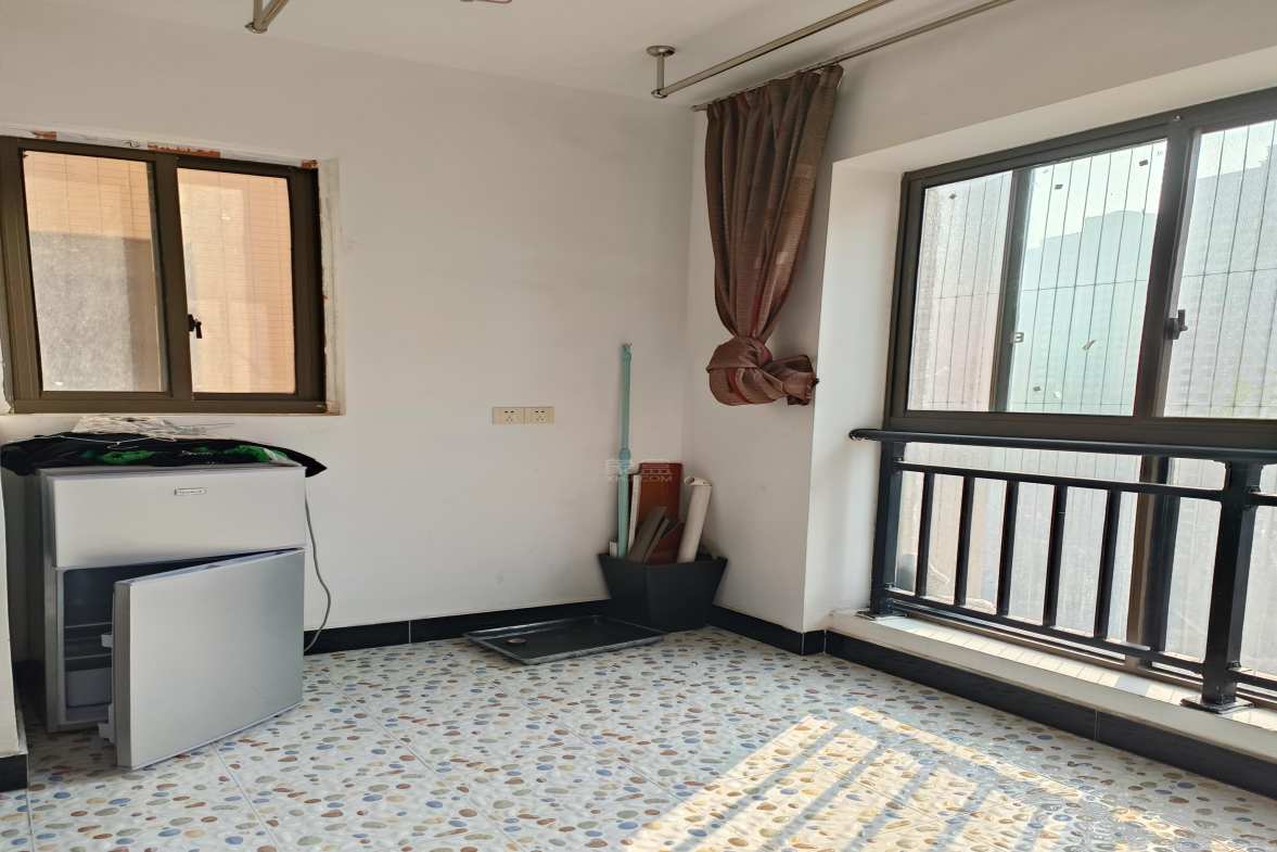 凯旋名门人民中路1006号 3室2厅1卫 1800.0元/月 凯旋名门人民中路1006号 3室2厅1卫 1800.0元/月室内图