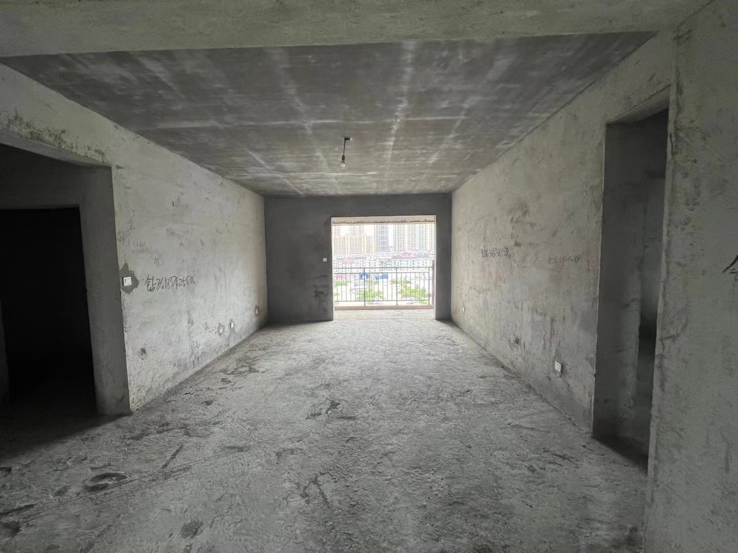 新公安局民警住宅小区  4室2厅1卫    72.8万