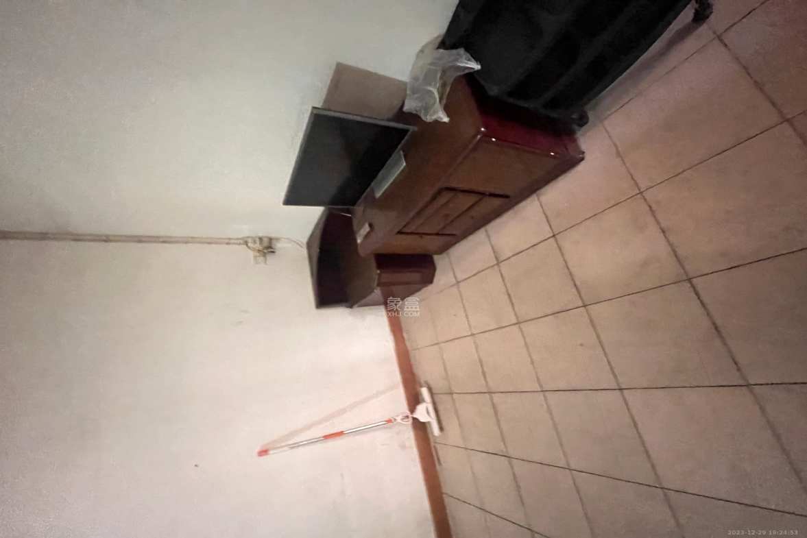 测绘局单位房 2室2厅1卫 1100.0元/月 测绘局单位房 2室2厅1卫 1100.0元/月室内图