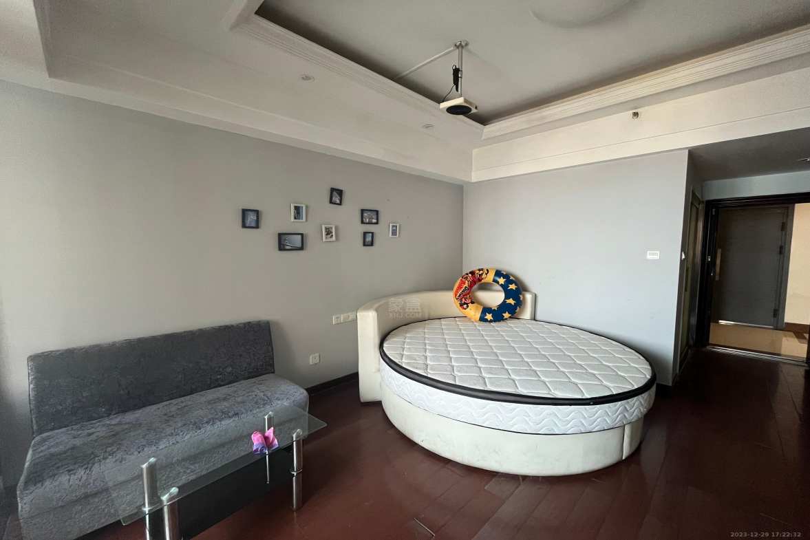 中央商业广场 1室1厅1卫 1200.0元/月 中央商业广场 1室1厅1卫 1200.0元/月室内图