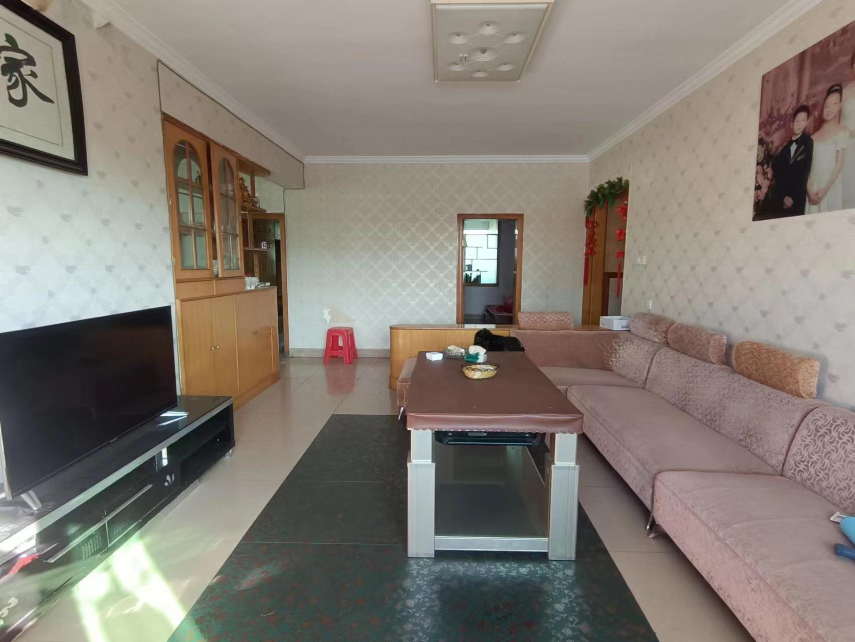 育财农贸市场（民营市场）  3室2厅2卫    52.8万