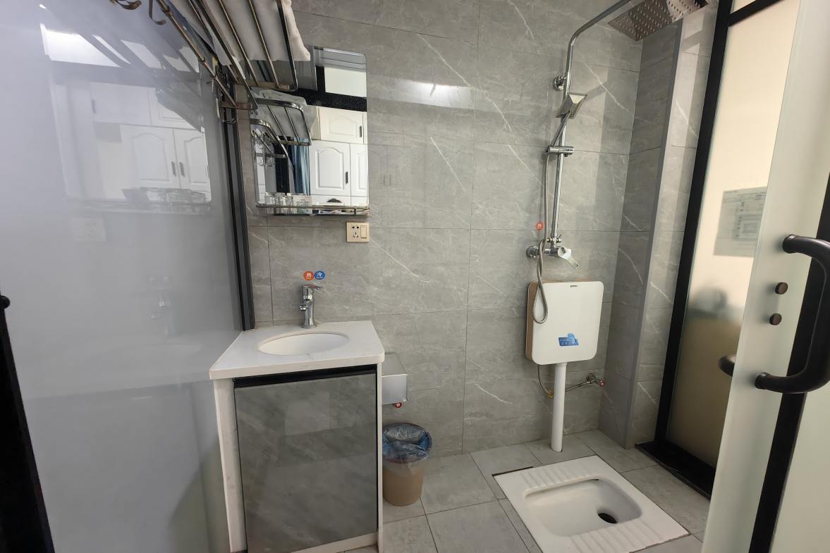 山水新城  3室2厅4卫   3500.00元/月室内图