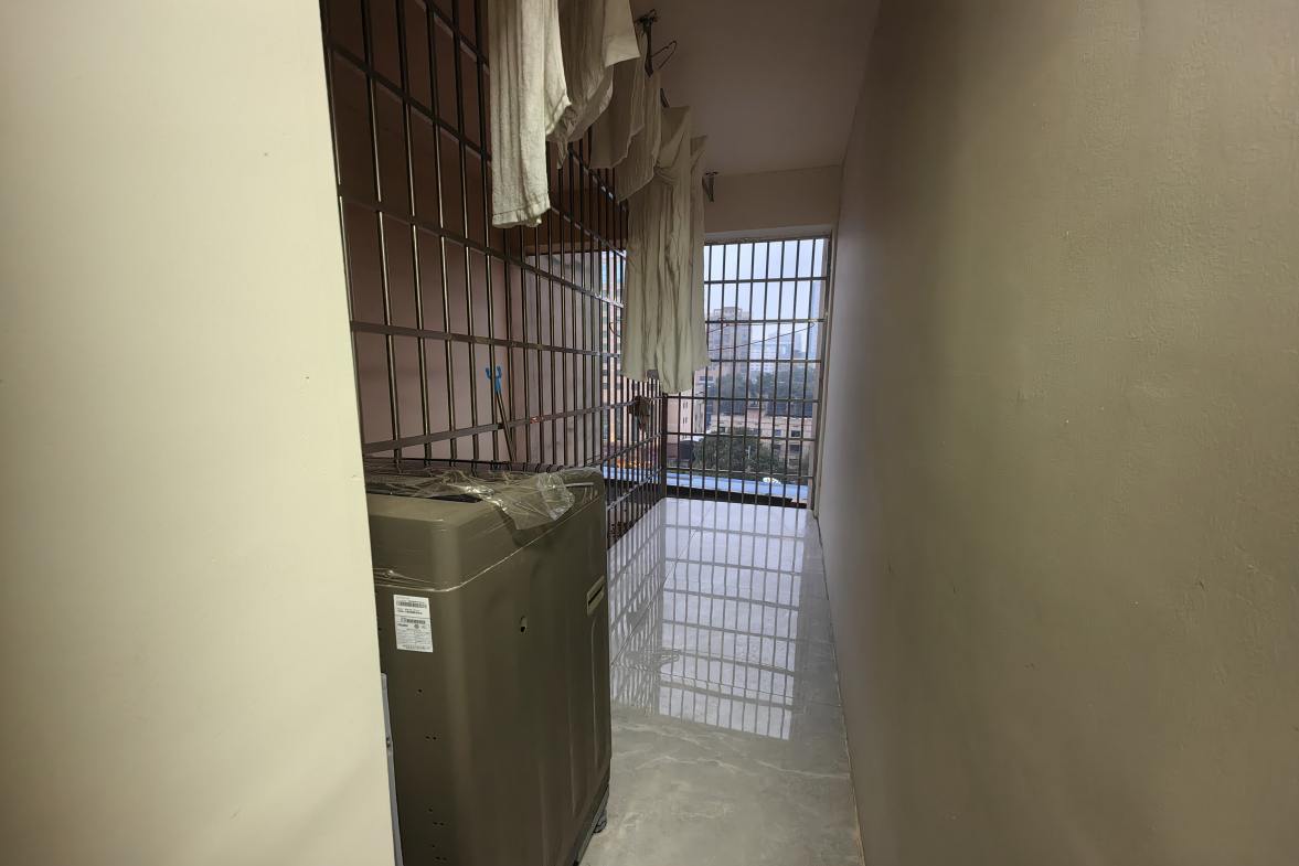 山水新城  3室2厅4卫   3500.00元/月室内图