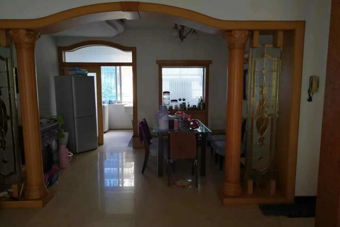 红湘北路37号市委老干局家属房  4室2厅2卫    1700.0元/月室内图1