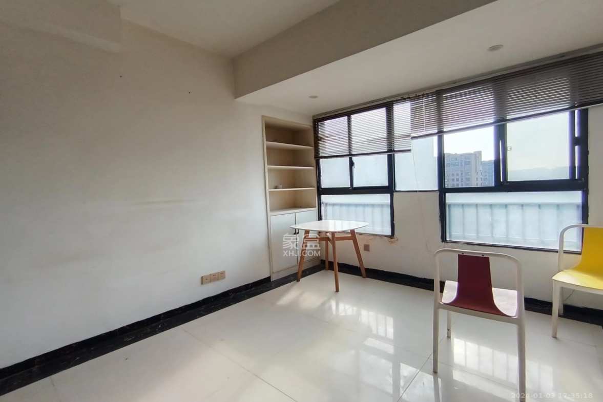 中信凯旋蓝岸(中信新城三期) 1室1厅1卫 1500.0元/月 中信凯旋蓝岸(中信新城三期) 1室1厅1卫 1500.0元/月室内图