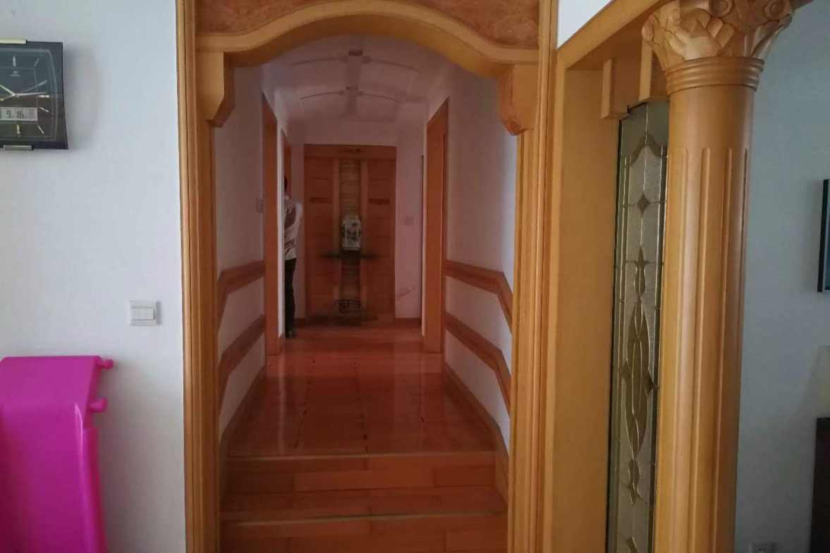 红湘北路37号市委老干局家属房  4室2厅2卫    1700.0元/月室内图