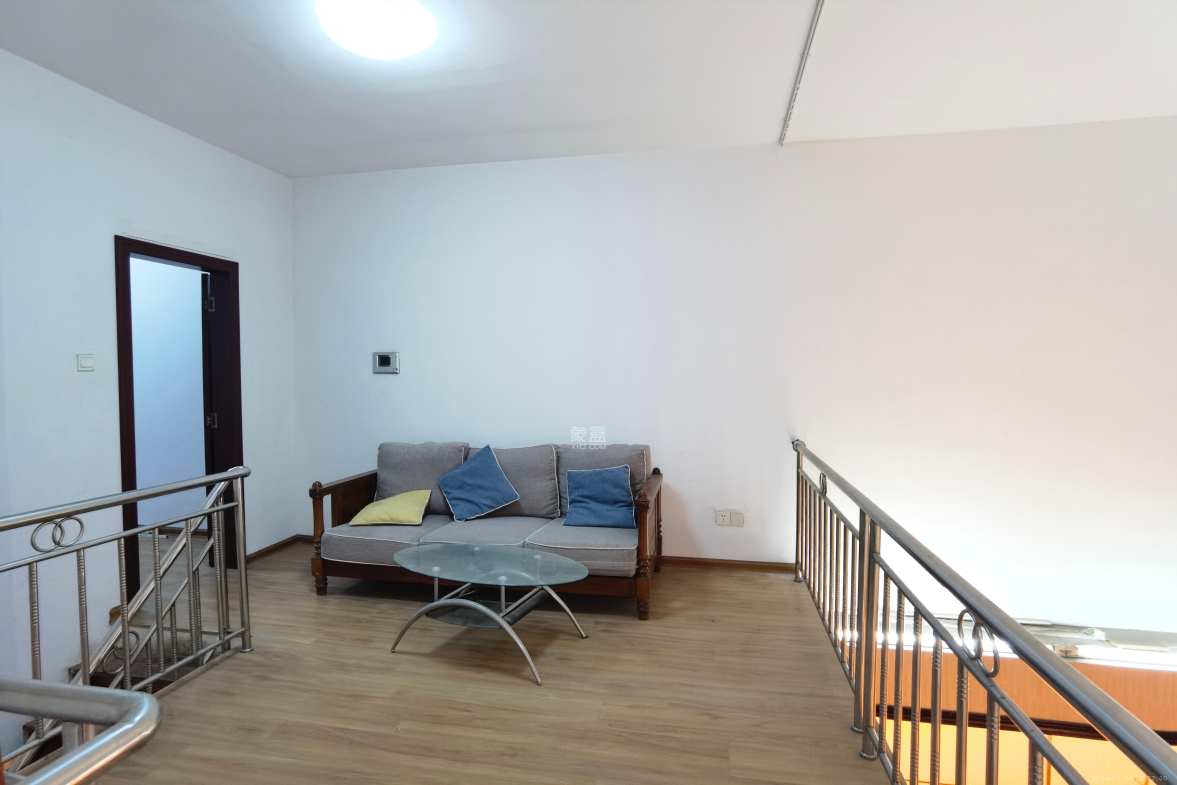 金色屋顶  4室2厅2卫    6000.0元/月室内图