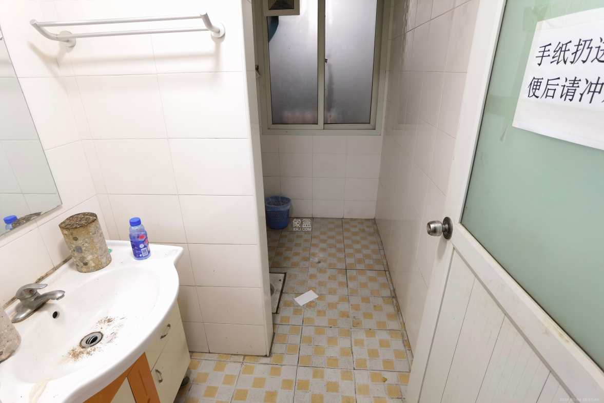 金色屋顶  4室2厅2卫    6000.0元/月室内图