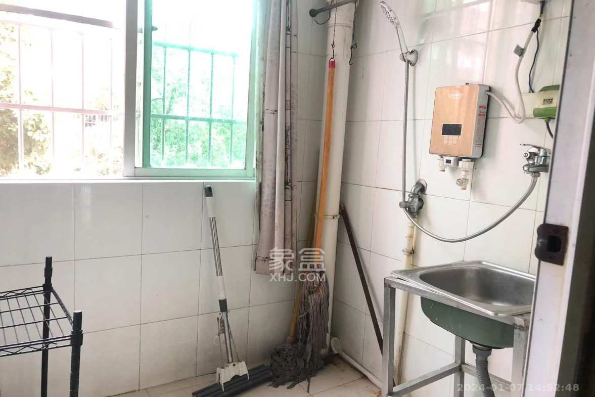 中南汽车世界  3室2厅1卫    1600.0元/月室内图