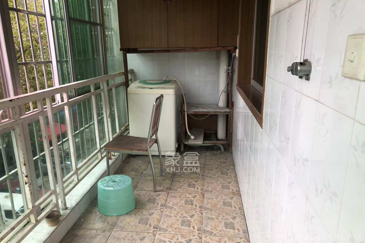 中南汽车世界  3室2厅1卫    1600.0元/月室内图