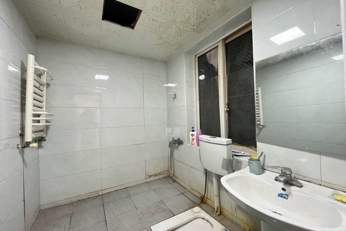 都江新城(都江新苑)  7室2厅2卫    2800.0元/月 都江新城(都江新苑)  7室2厅2卫    2800.0元/月室内图