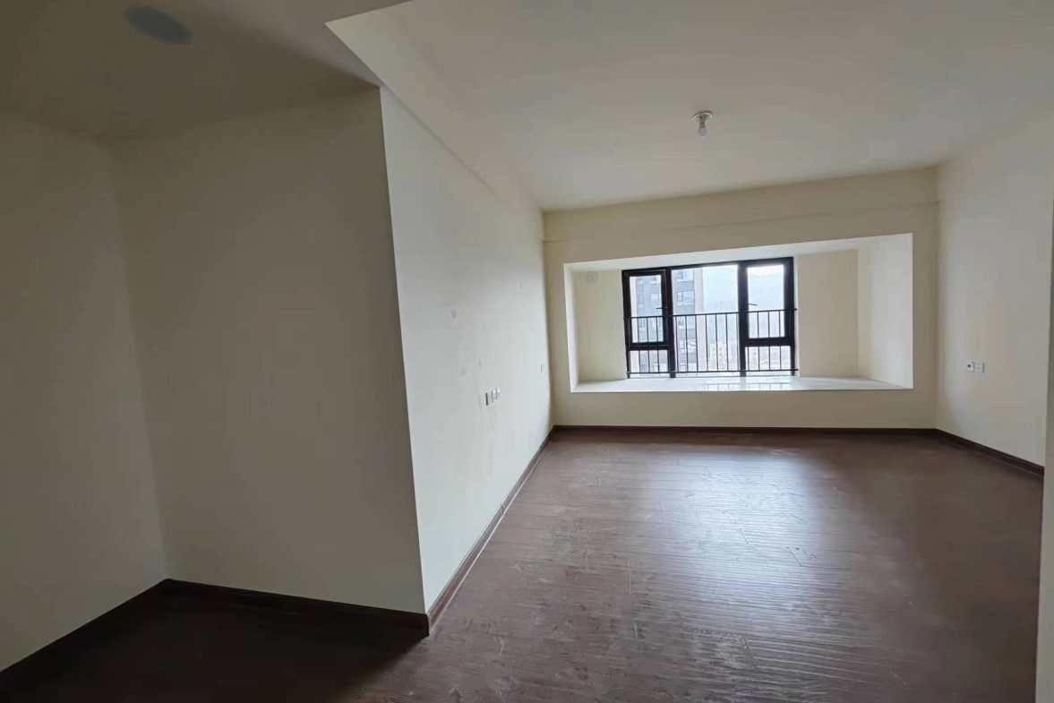 碧桂园翘楚棠  4室2厅2卫    2200.0元/月室内图