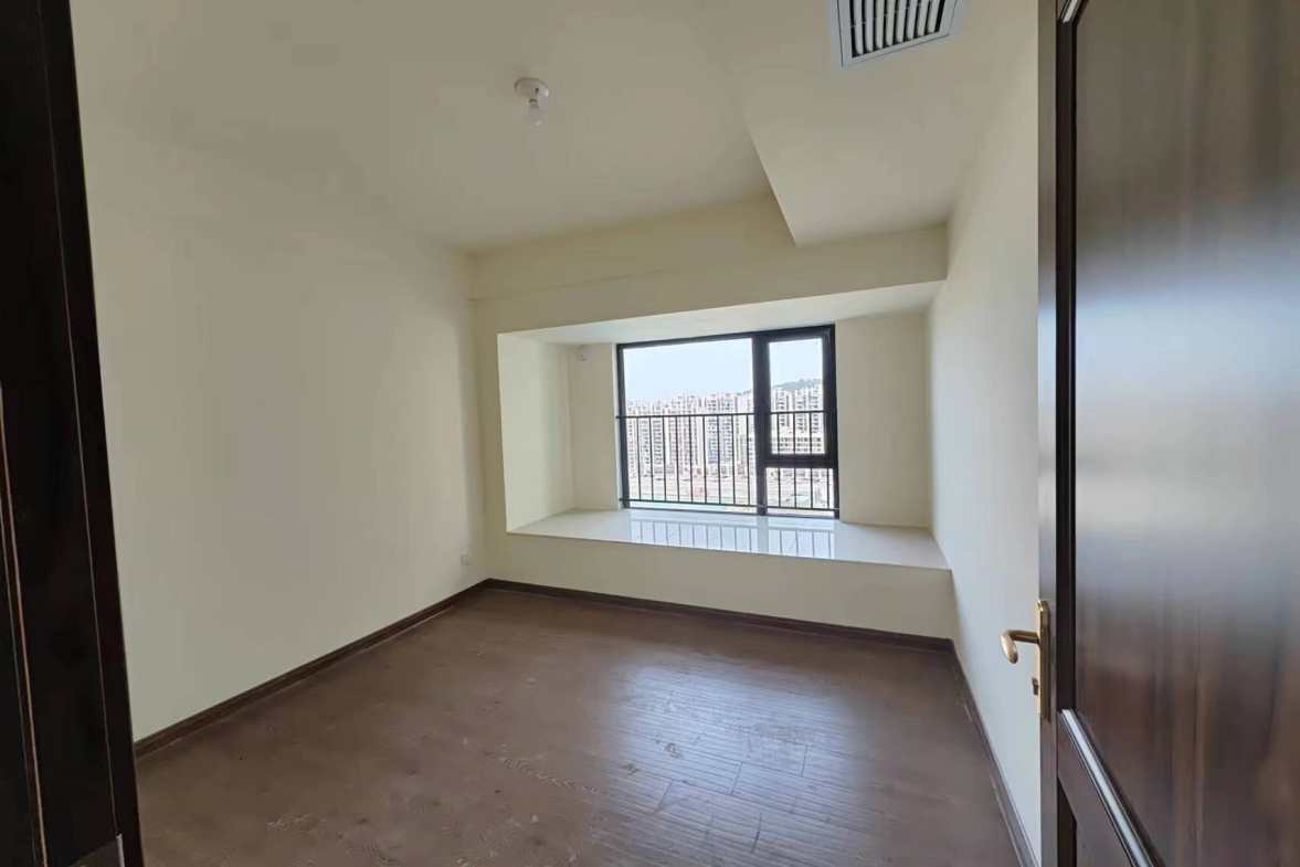 碧桂园翘楚棠  4室2厅2卫    2200.0元/月室内图