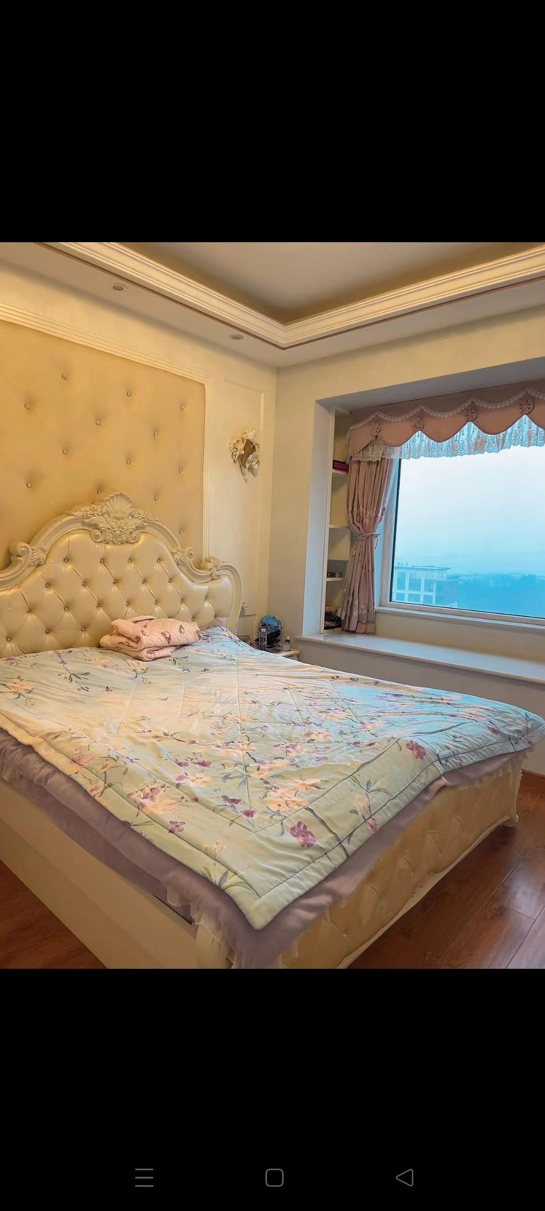 百弘学府城  3室2厅2卫    98.8万客厅