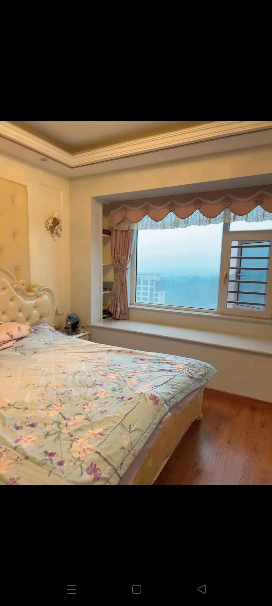 百弘学府城  3室2厅2卫    98.8万客厅