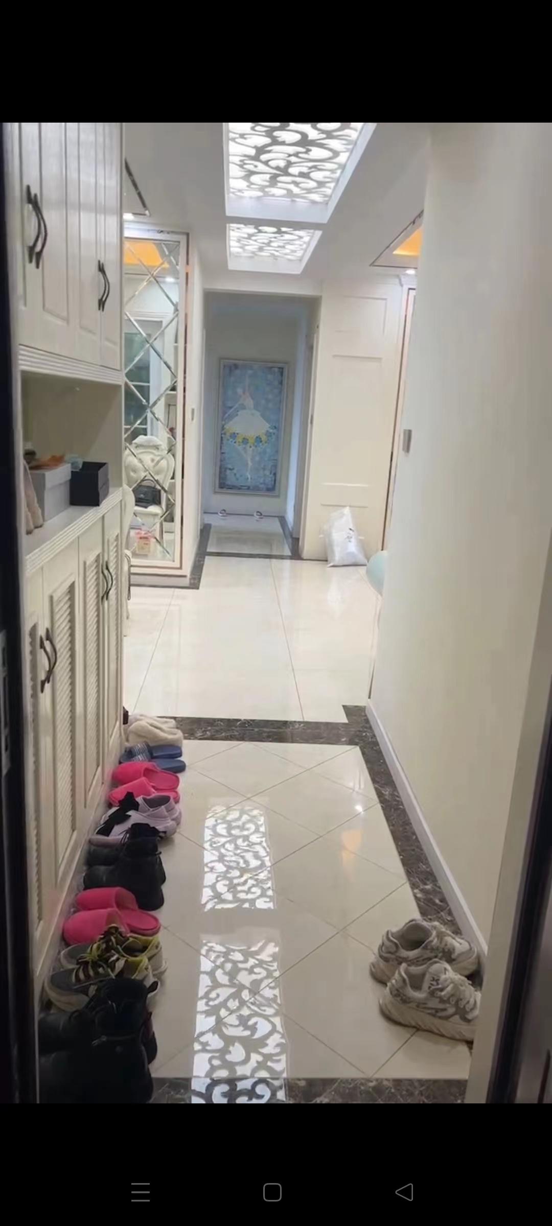 百弘学府城  3室2厅2卫    98.8万客厅