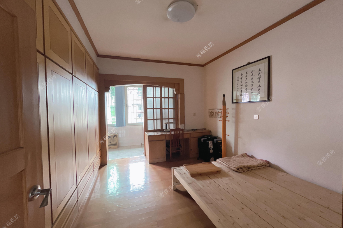 交通质监局家属楼 3室2厅2卫 52.8万 交通质监局家属楼 3室2厅2卫 52.8万客厅