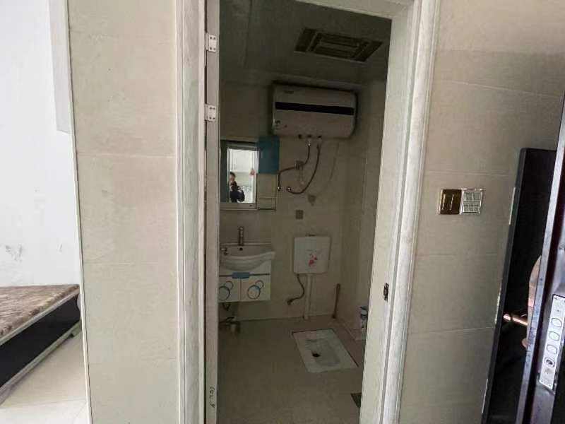 五洲富隆中心  1室1厅1卫    950.0元/月室内图