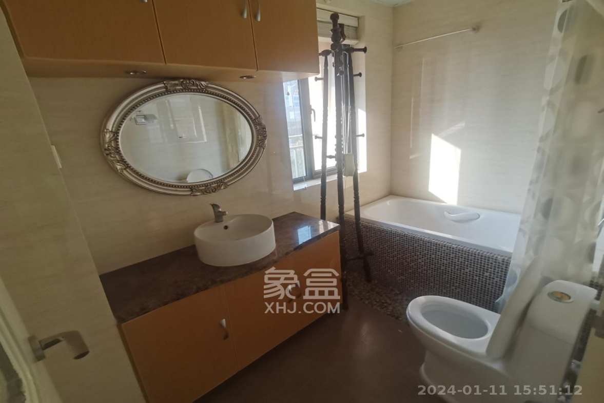 中城丽景香山园 3室2厅2卫 3500.0元/月 中城丽景香山园 3室2厅2卫 3500.0元/月室内图