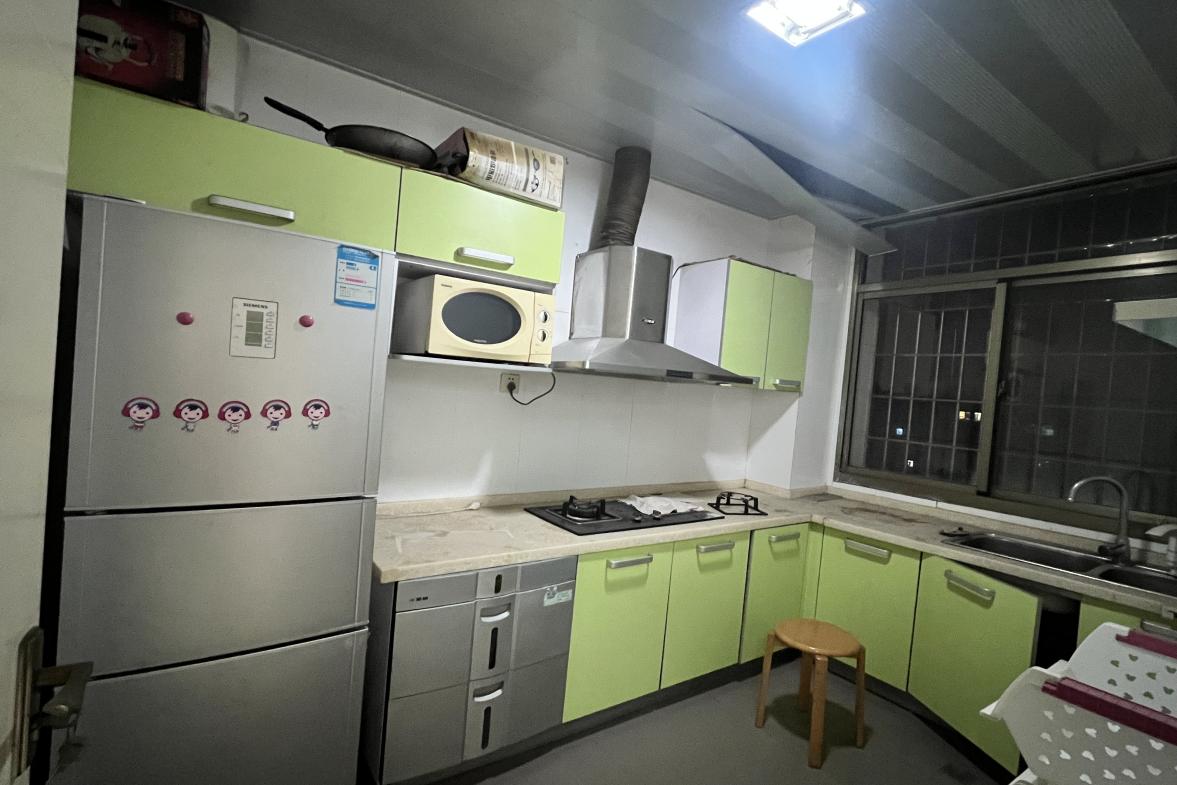 石化苑小区  3室2厅2卫    1500.0元/月室内图