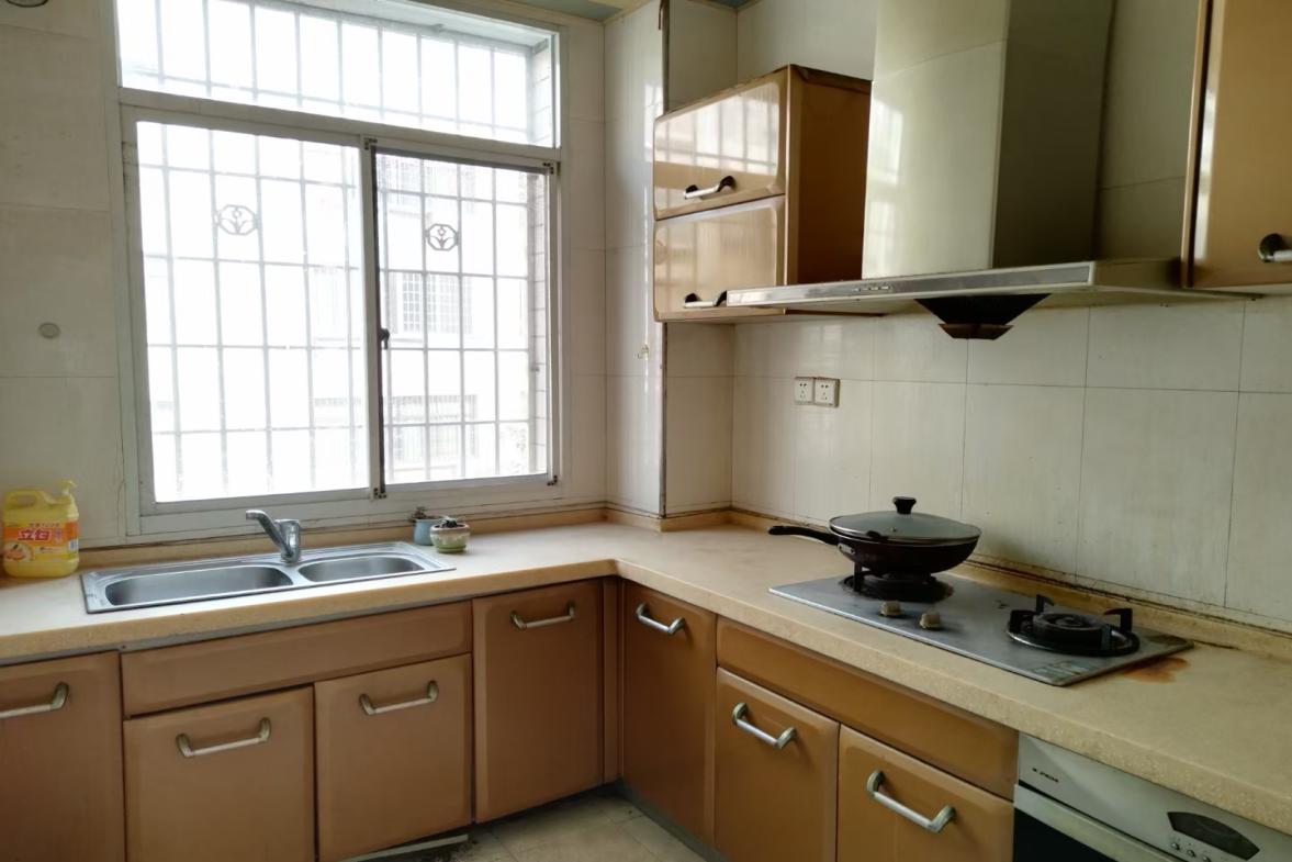 铂金玫瑰园 3室2厅2卫 1500.0元/月 铂金玫瑰园 3室2厅2卫 1500.0元/月室内图