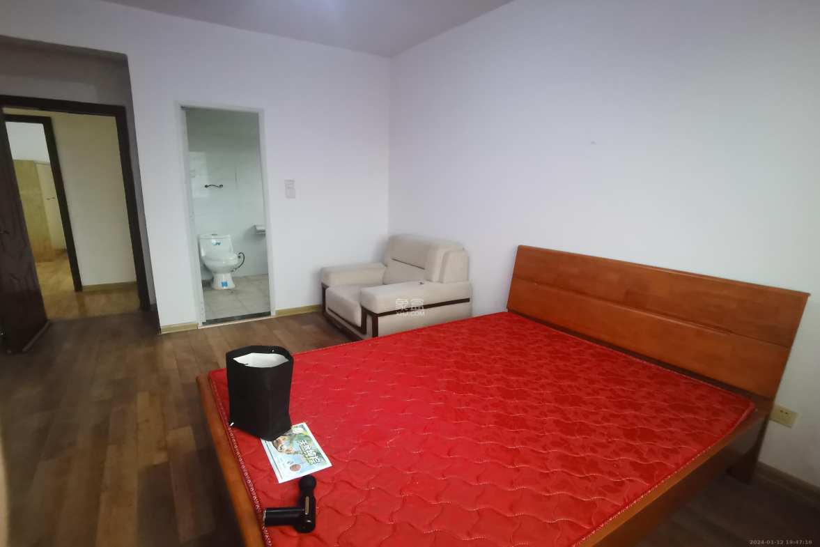 新雅黄金苑 4室2厅2卫 2000.0元/月 新雅黄金苑 4室2厅2卫 2000.0元/月室内图