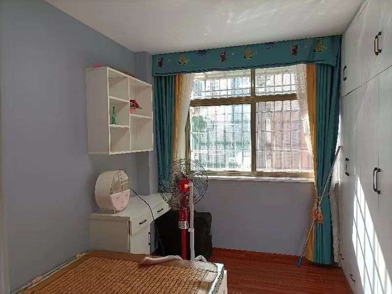 金泉小区 3室2厅2卫 68.8万 金泉小区 3室2厅2卫 68.8万客厅