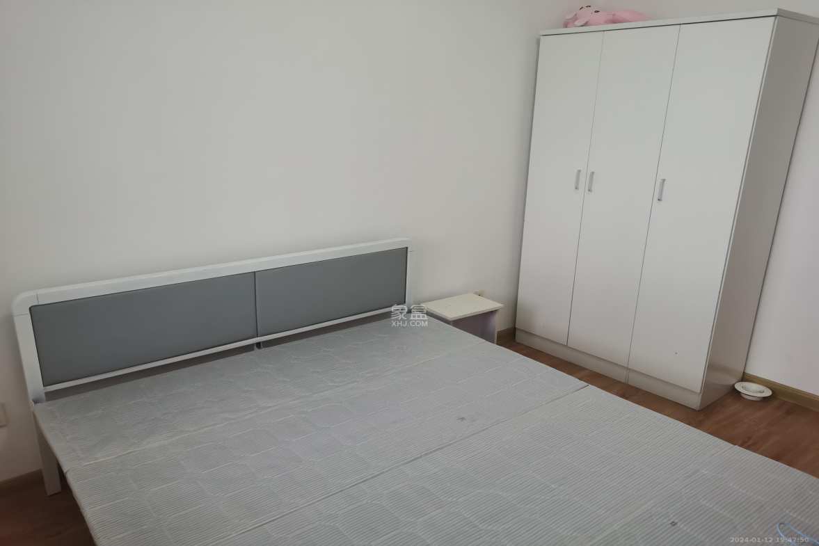 新雅黄金苑 4室2厅2卫 2000.0元/月 新雅黄金苑 4室2厅2卫 2000.0元/月室内图