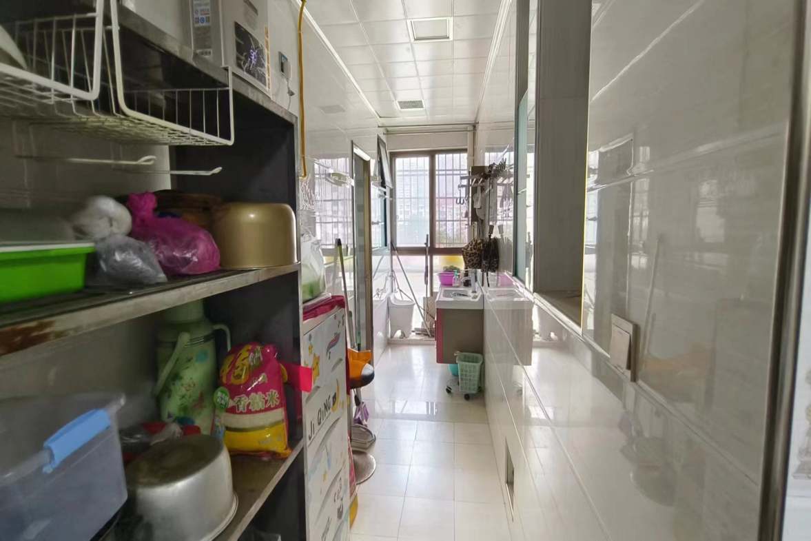 泓泽星城 3室2厅2卫 50.0万 泓泽星城 3室2厅2卫 50.0万客厅