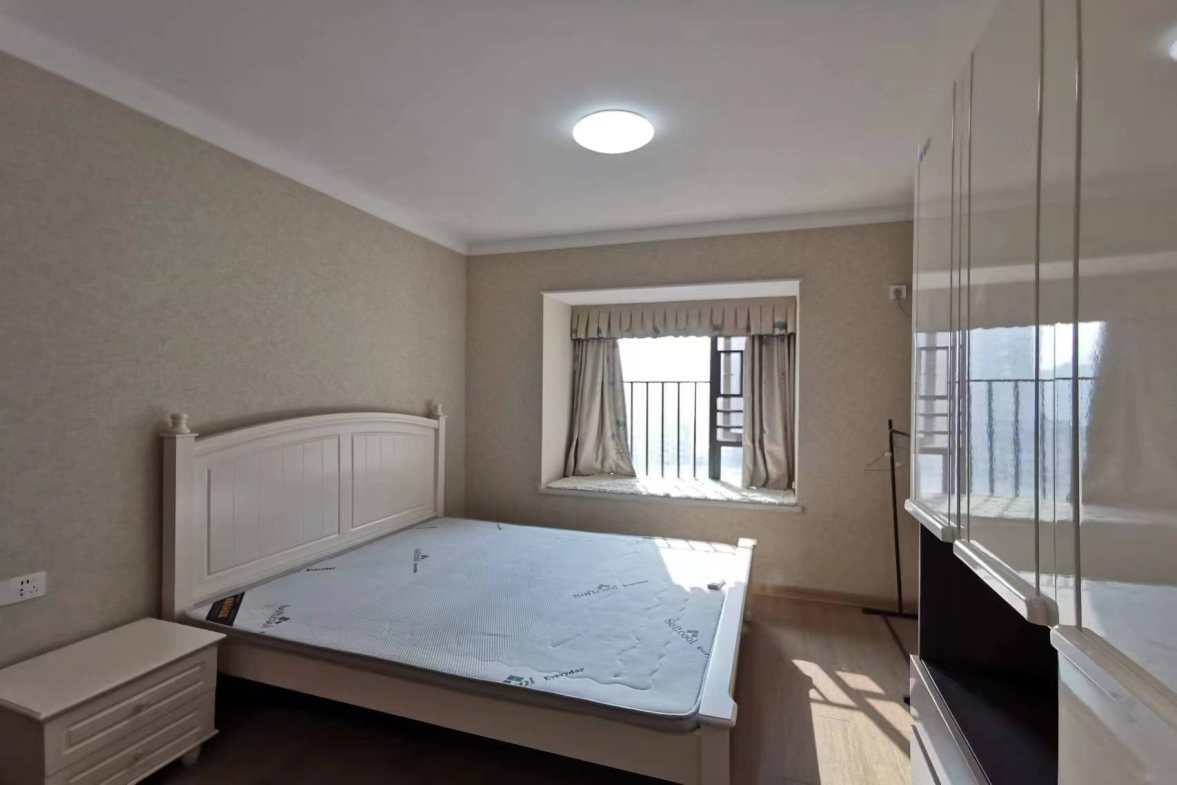 美的梧桐庄园  3室2厅1卫    2200.0元/月 美的梧桐庄园  3室2厅1卫    2200.0元/月室内图