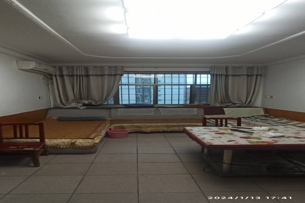 三工区小区  4室1厅1卫    1000.0元/月室内图