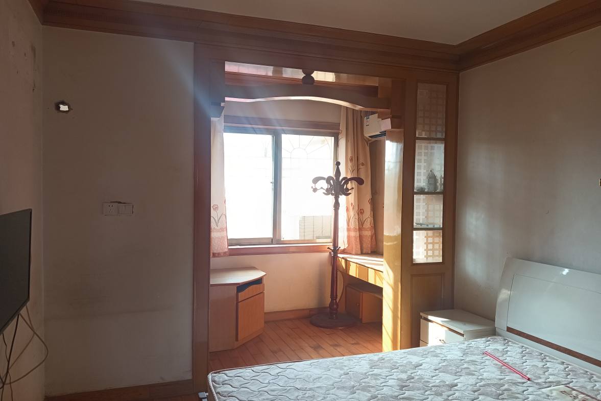 房管局单位房 3室2厅2卫 52.8万 房管局单位房 3室2厅2卫 52.8万客厅