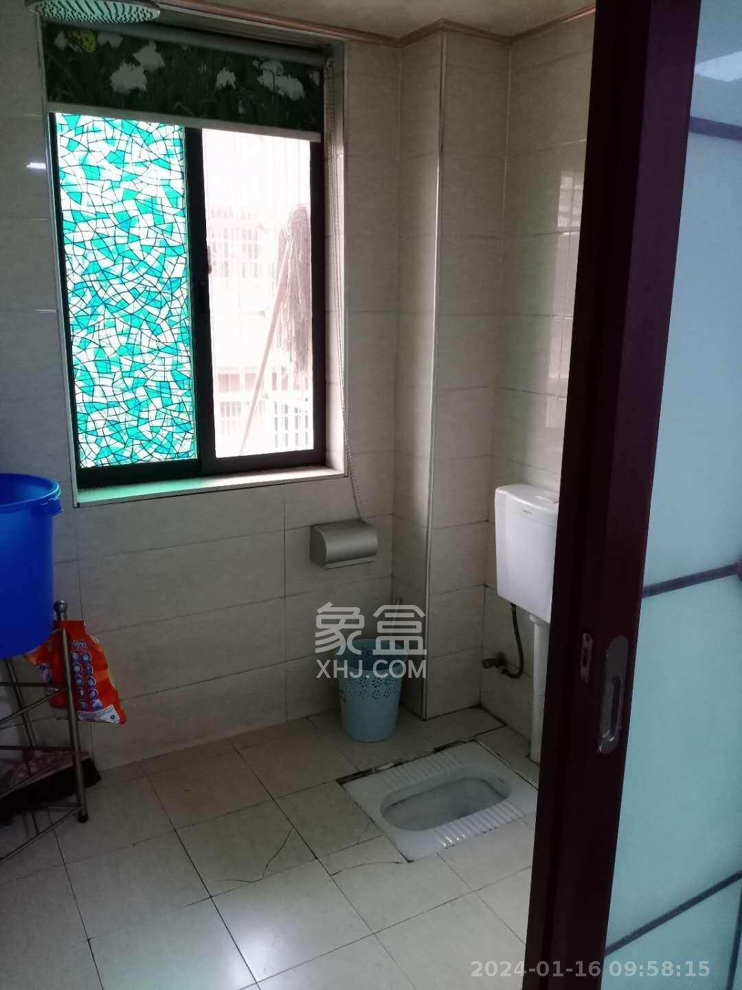 大桥四区  3室2厅2卫    2300.0元/月室内图