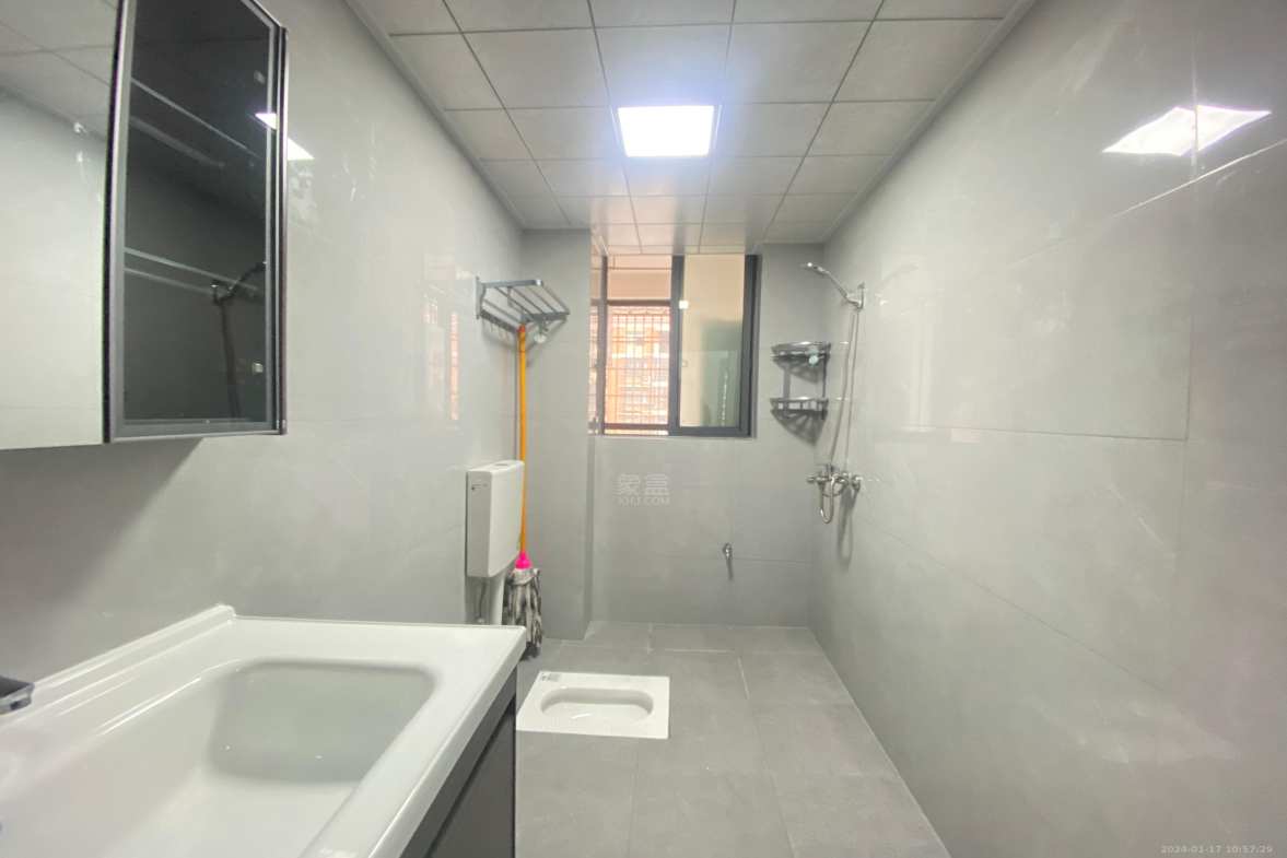 井龙安置小区  3室2厅2卫    1400.0元/月室内图